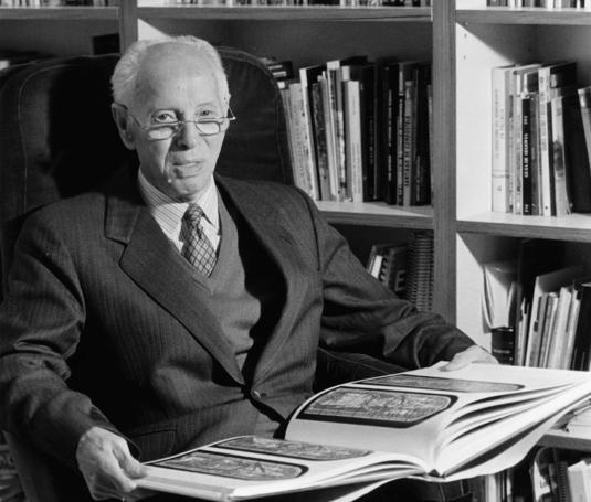 Jesús Pastor Pastor leyendo.